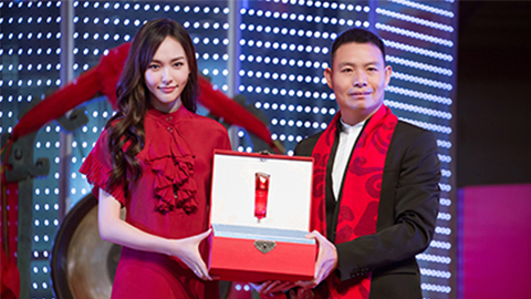 中国美正当红，，，，赏金国际A股上市，，，引领新时代